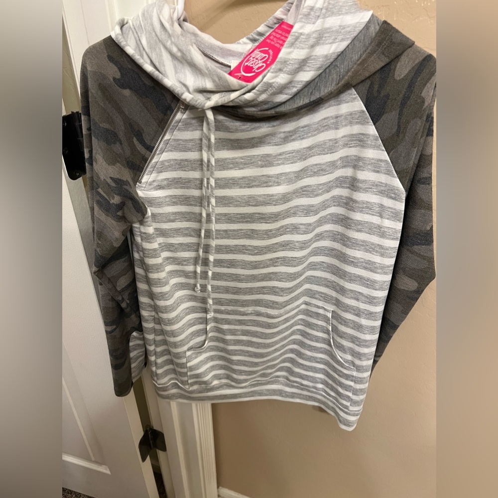 Long sleeve top with tags from Closet Candy boutique